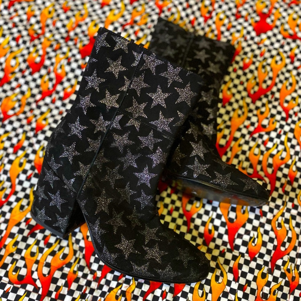 Black velvet boots with silver stars
